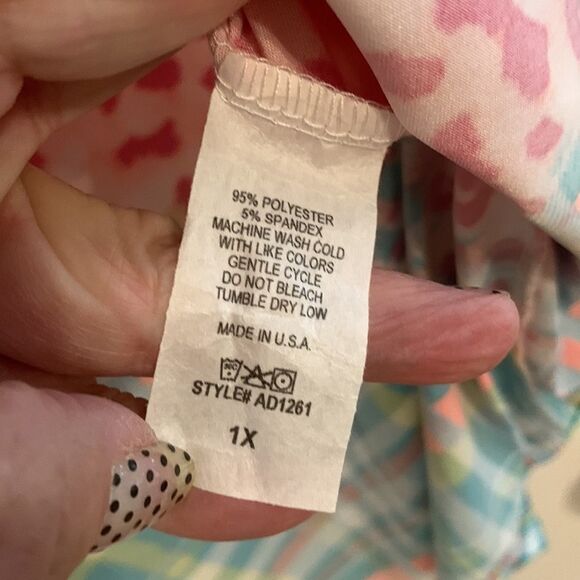 American Curvy Size 1X dress in bright & vibrant colors - Picture 4 of 6